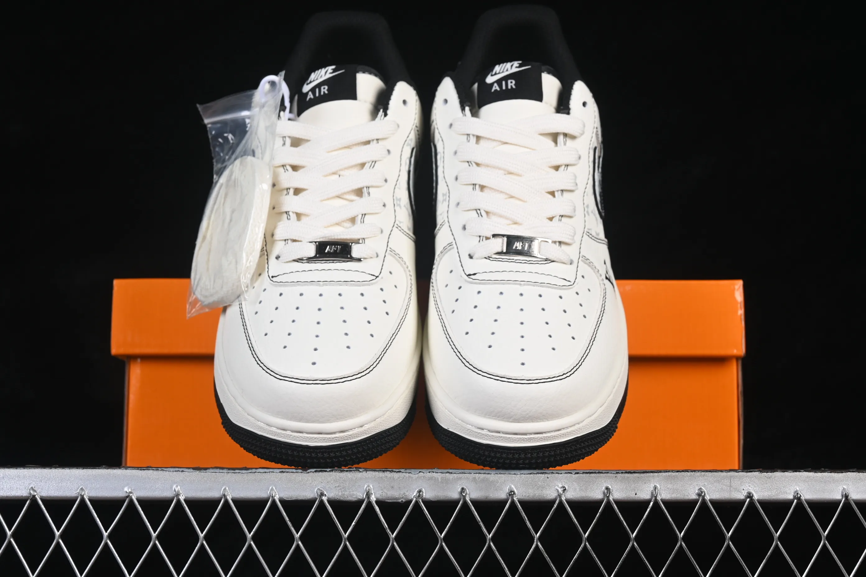 All categories Nk Air Force 1 Air Force series Nk Air Force 1 Low Air Force low-top Nike Air Force 1'07 Low Classic white and black color Air Force 1 low-top casual sneakers KG6699-F31